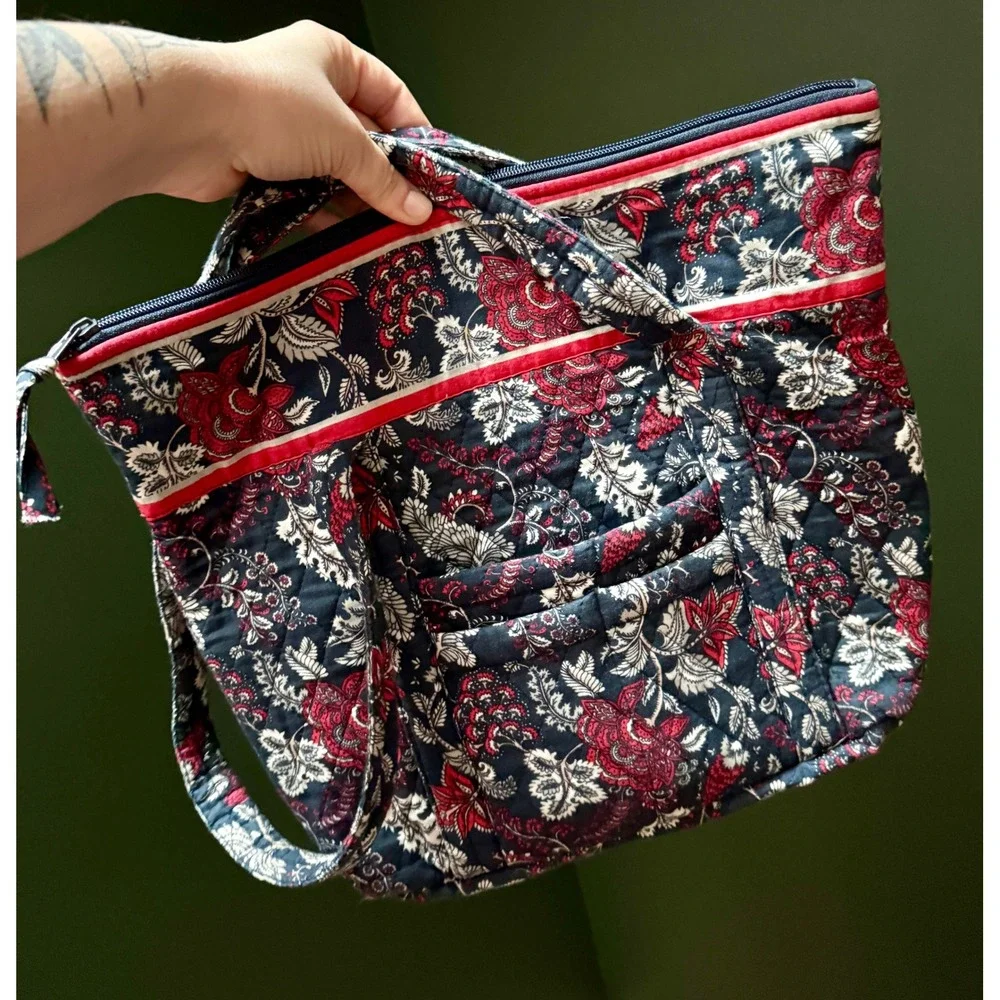 Quilted Floral Tote Bag Red Navy Blue White Zippered‎ Top Pockets